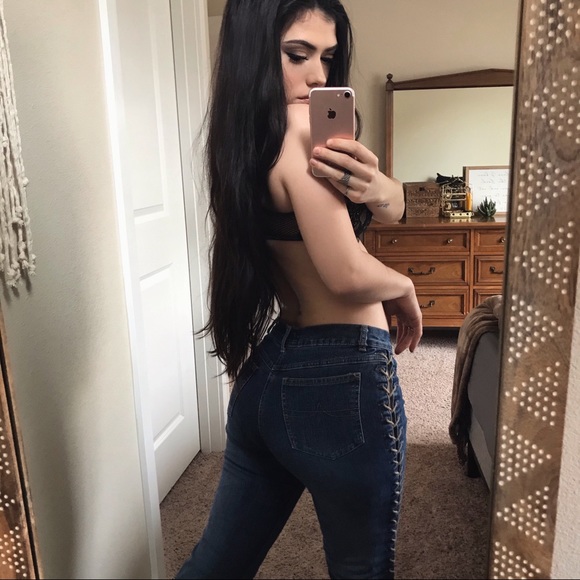 Meet Your Posher, Kayli - Picture 2 of 4